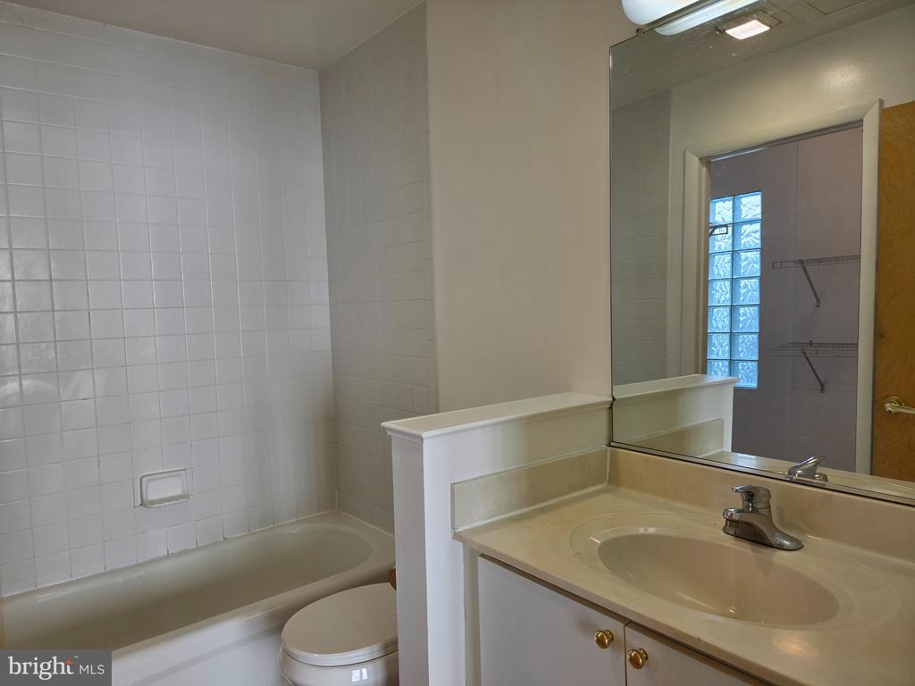 907 CAROLINE STREET Unit: 9