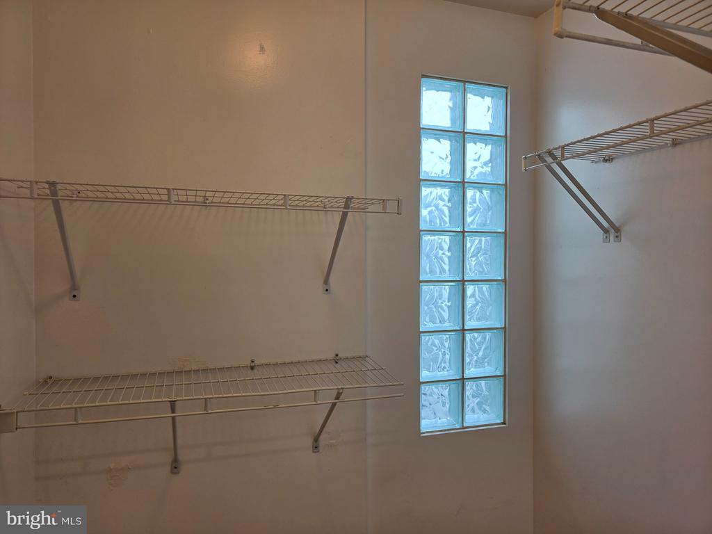 907 CAROLINE STREET Unit: 9