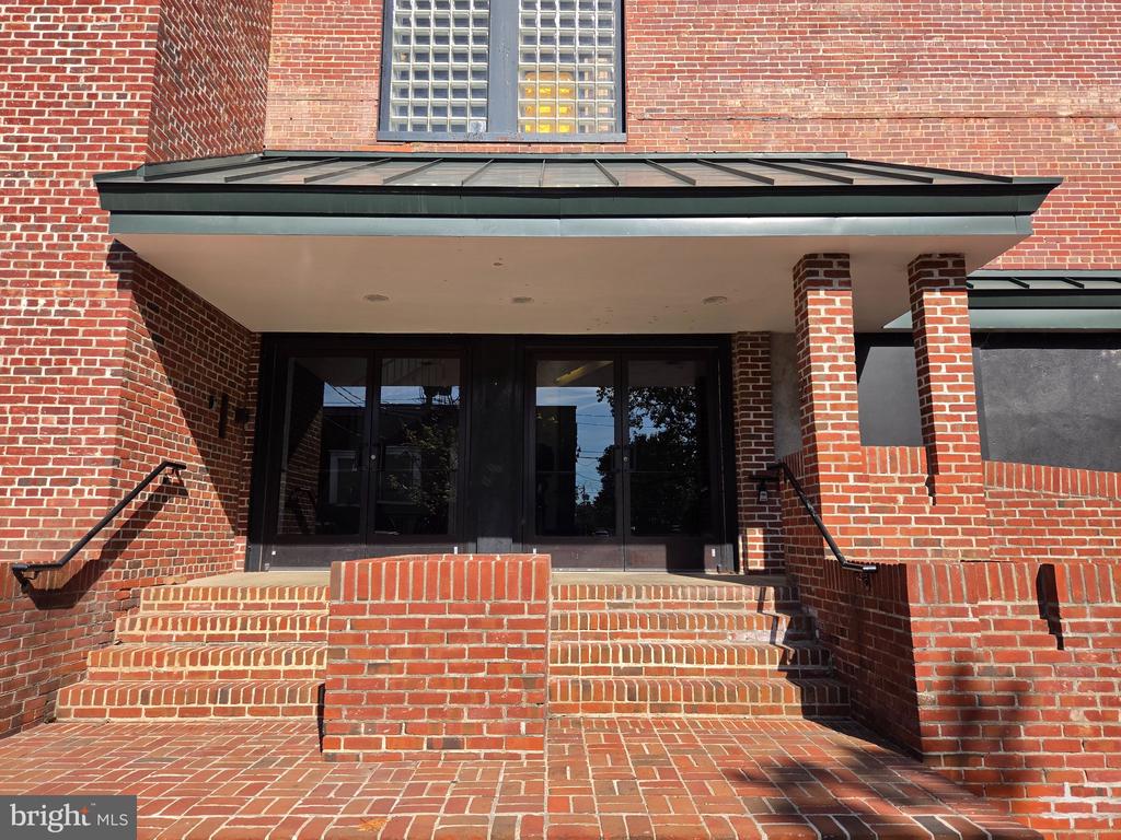 907 CAROLINE STREET Unit: 9