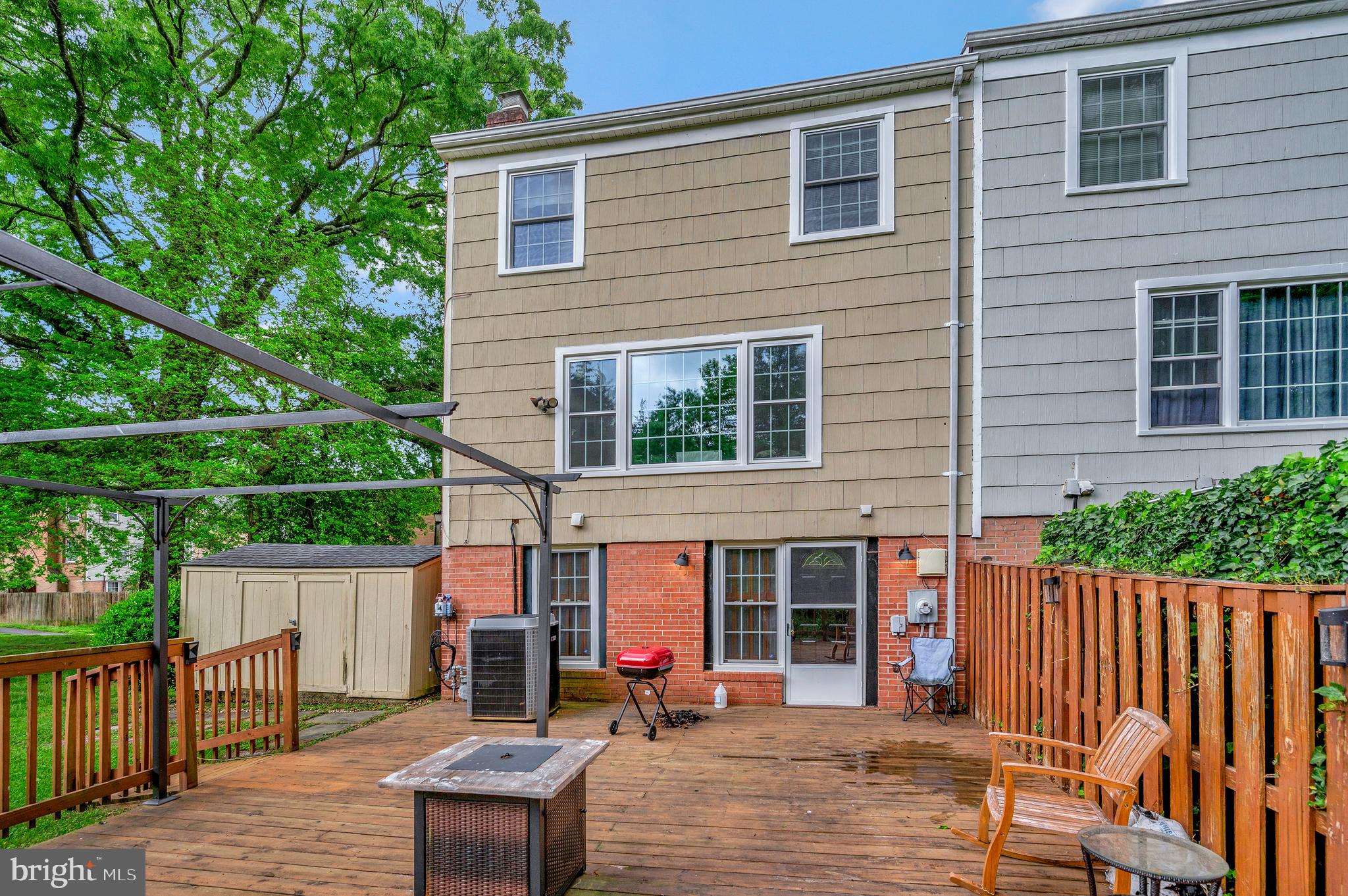 4409 LONGWORTHE SQUARE