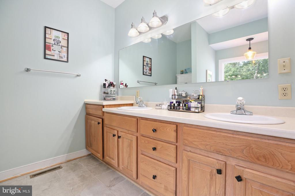 17024 White Pine Rd