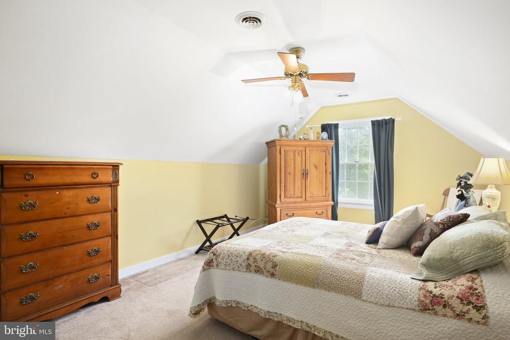 17024 White Pine Rd
