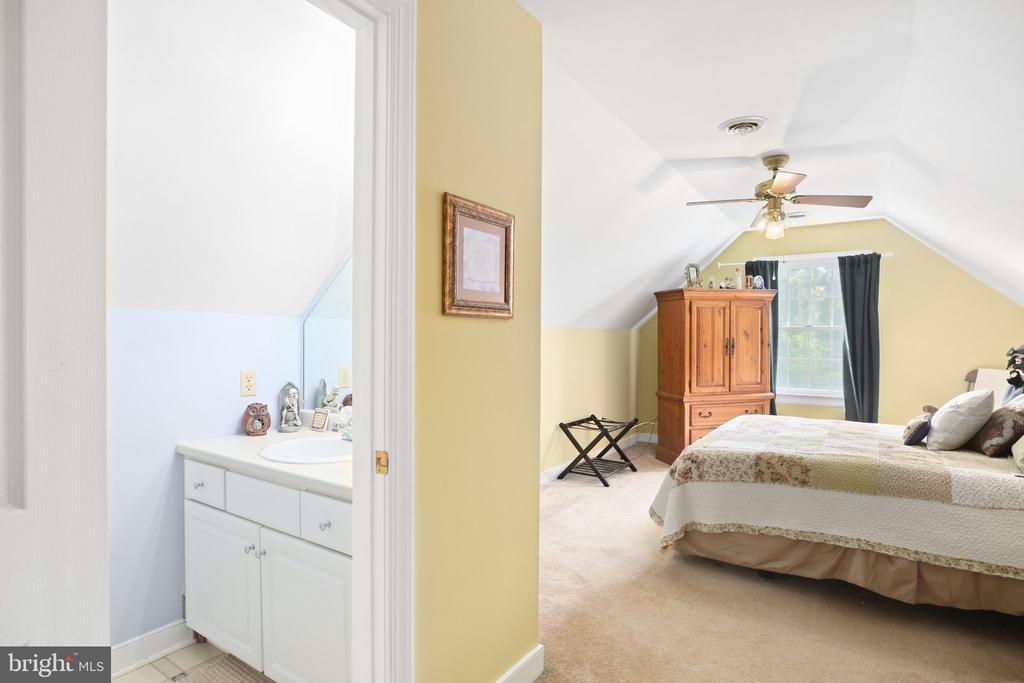 17024 White Pine Rd