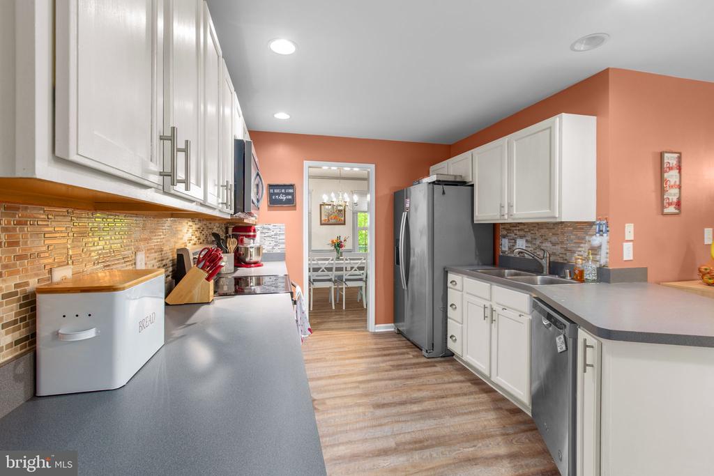 8863 SHERMAN CIRCLE