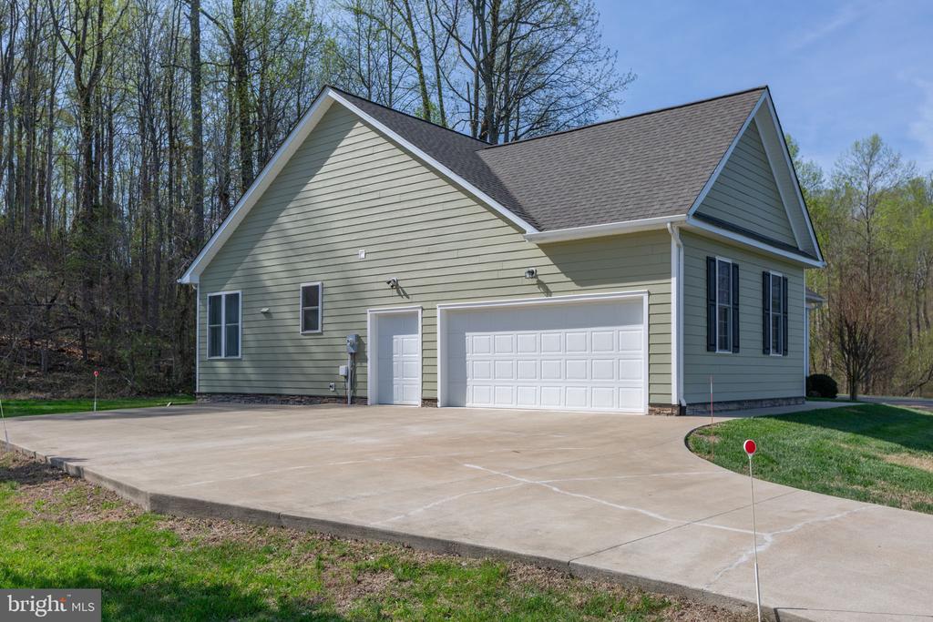 7121 POTOMAC LANDING DRIVE