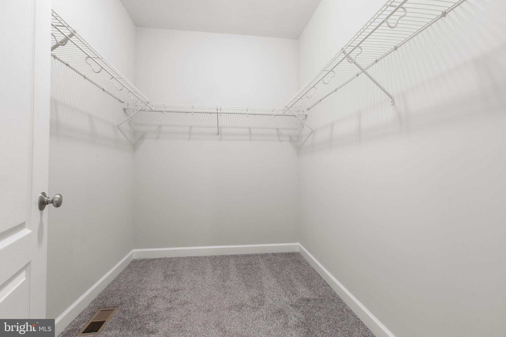 7121 POTOMAC LANDING DRIVE