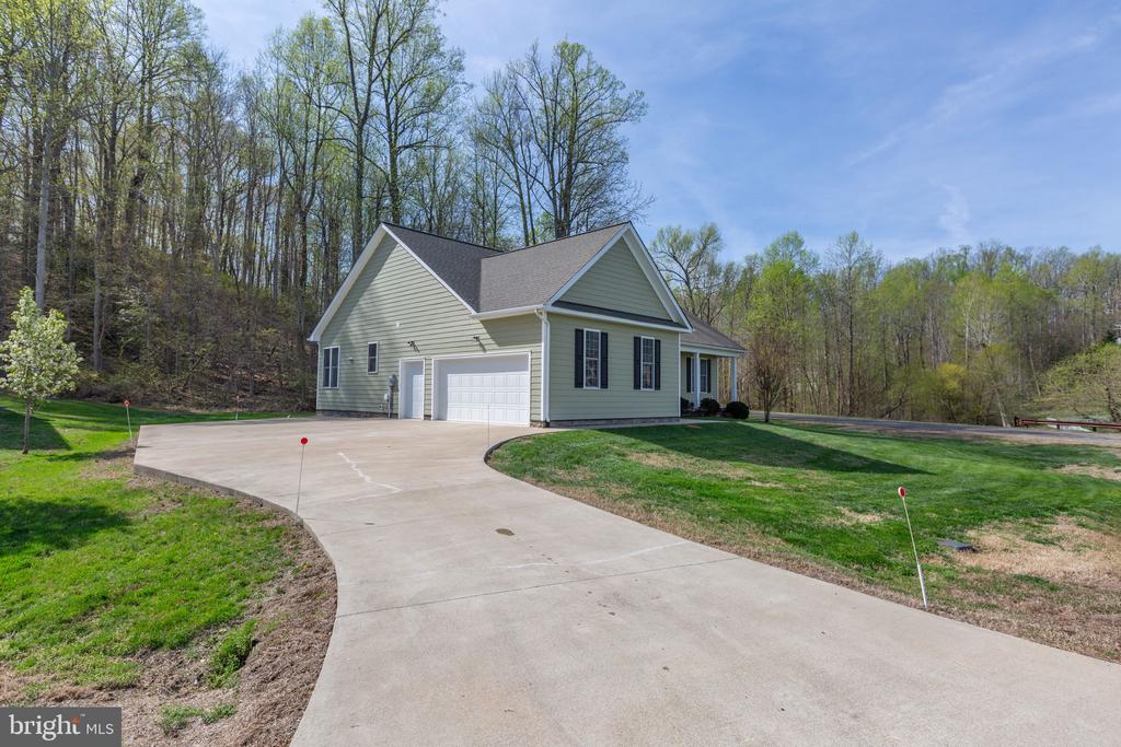 7121 POTOMAC LANDING DRIVE