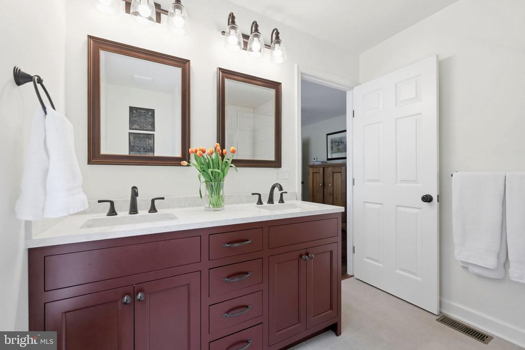 7039 ANTLER LANE