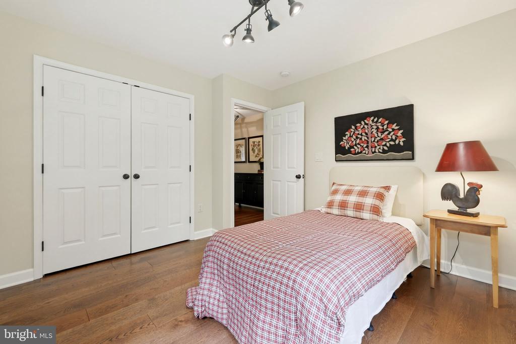 7039 ANTLER LANE