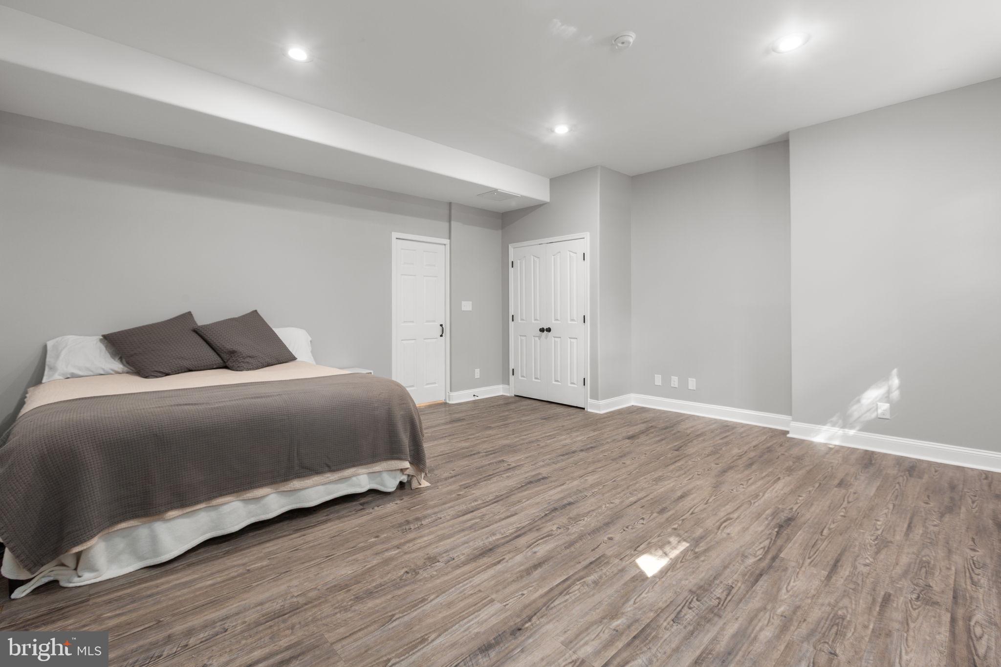1125 OAKLAND DRIVE