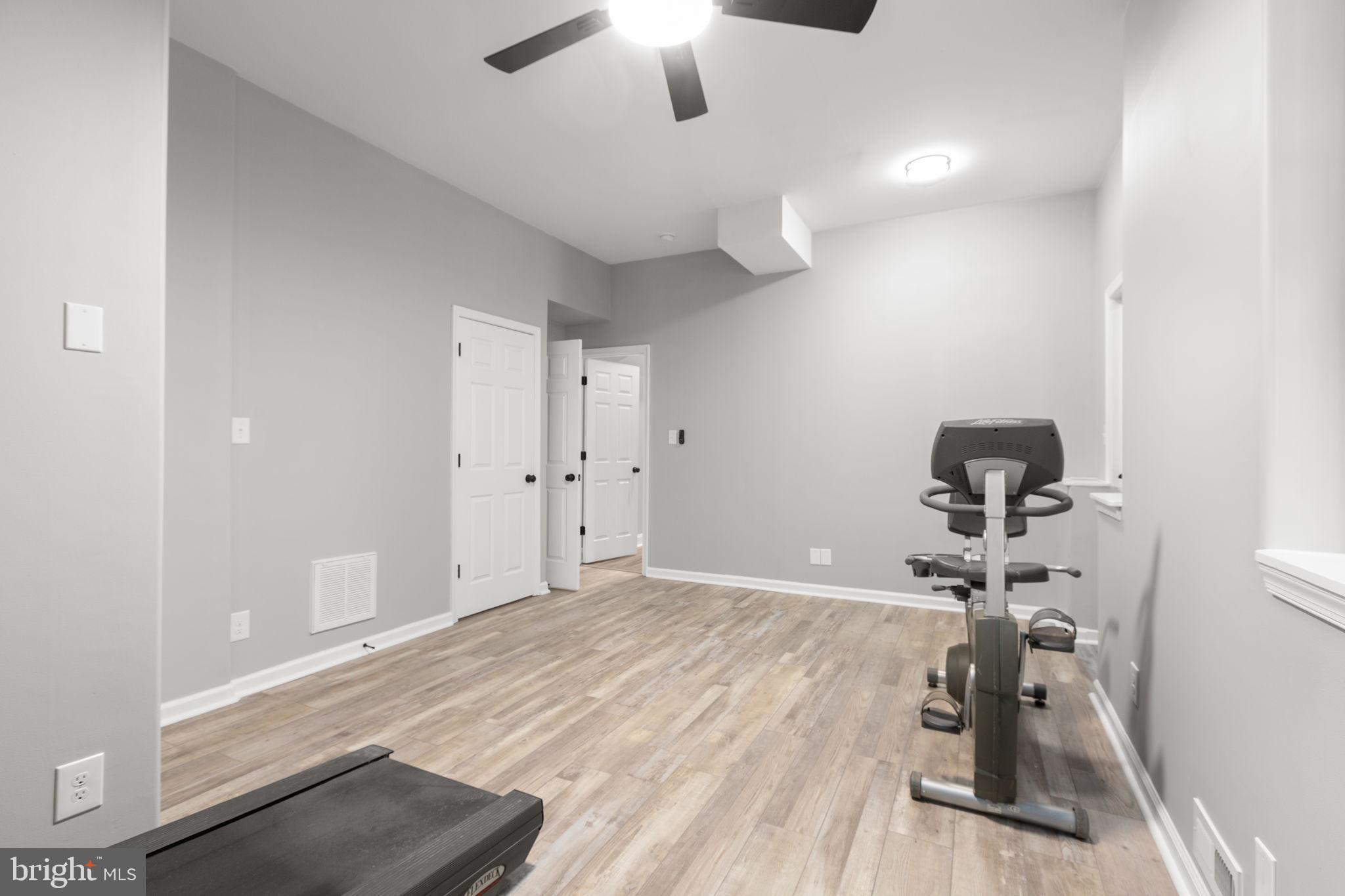 1125 OAKLAND DRIVE