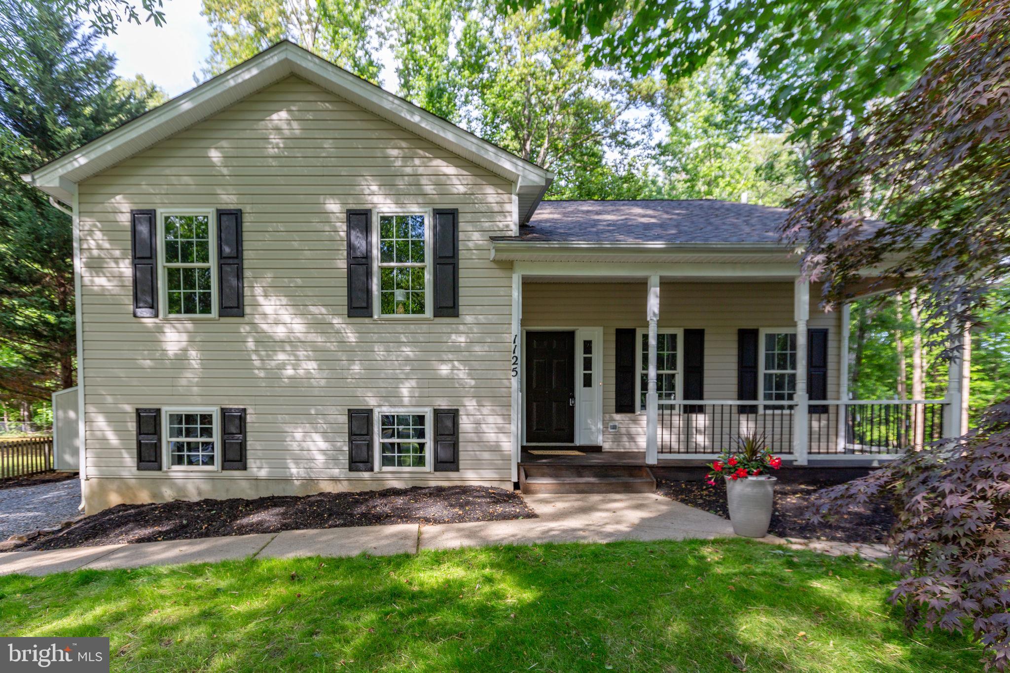 1125 OAKLAND DRIVE