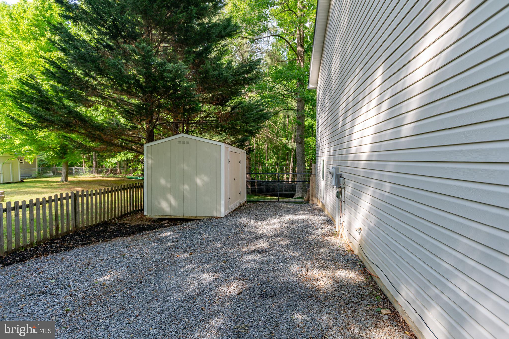 1125 OAKLAND DRIVE