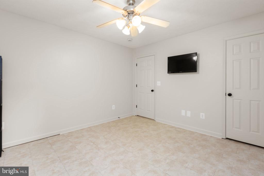 5423 WINDSOR DRIVE