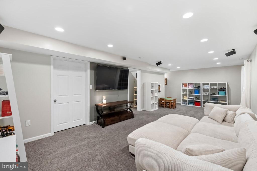 8427 TOMPKINS DRIVE