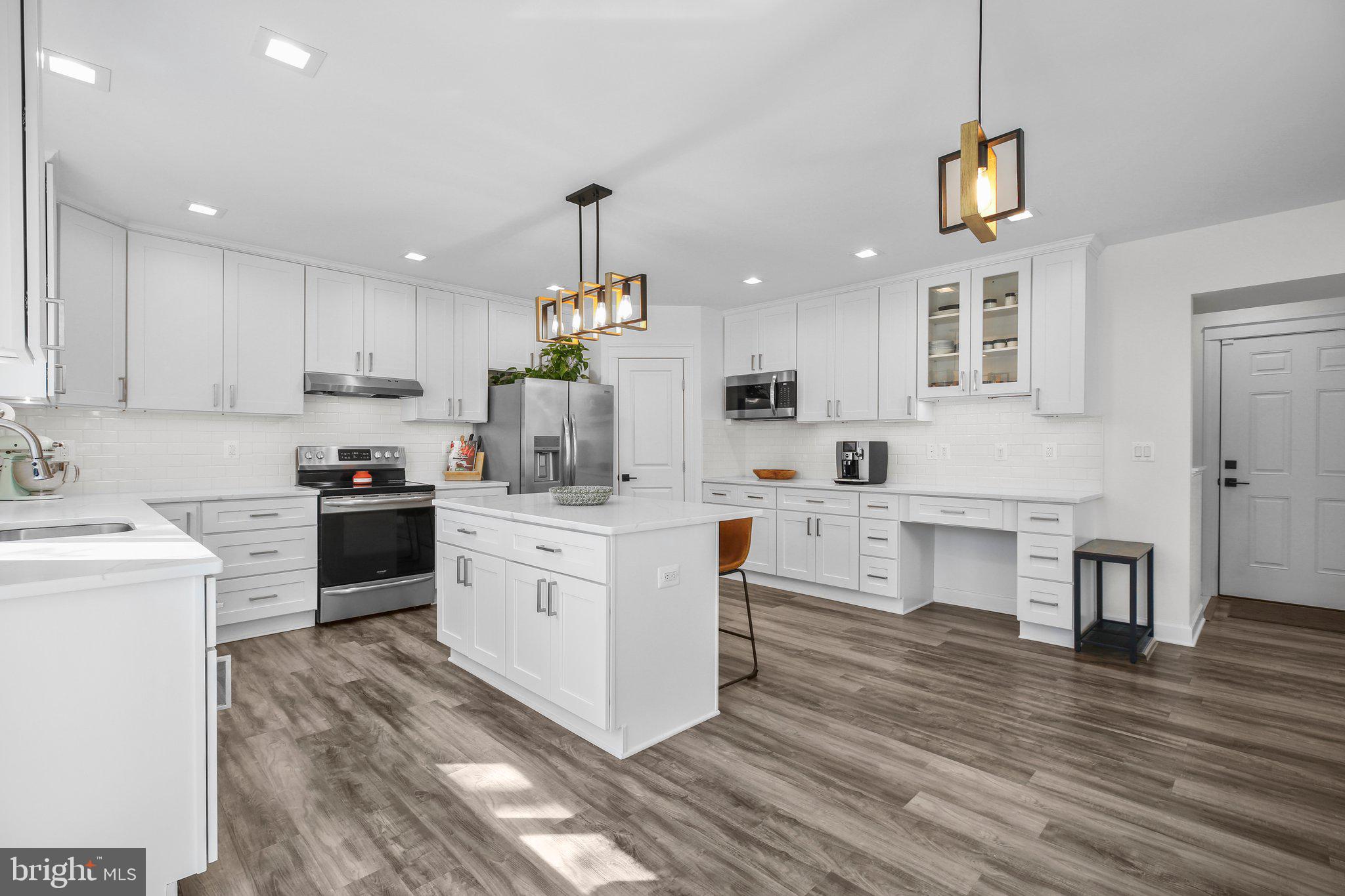 1519 Lakeview Pkwy
