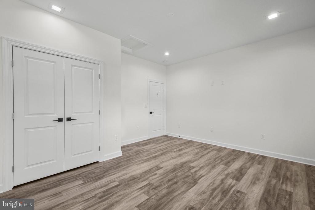 1519 Lakeview Pkwy