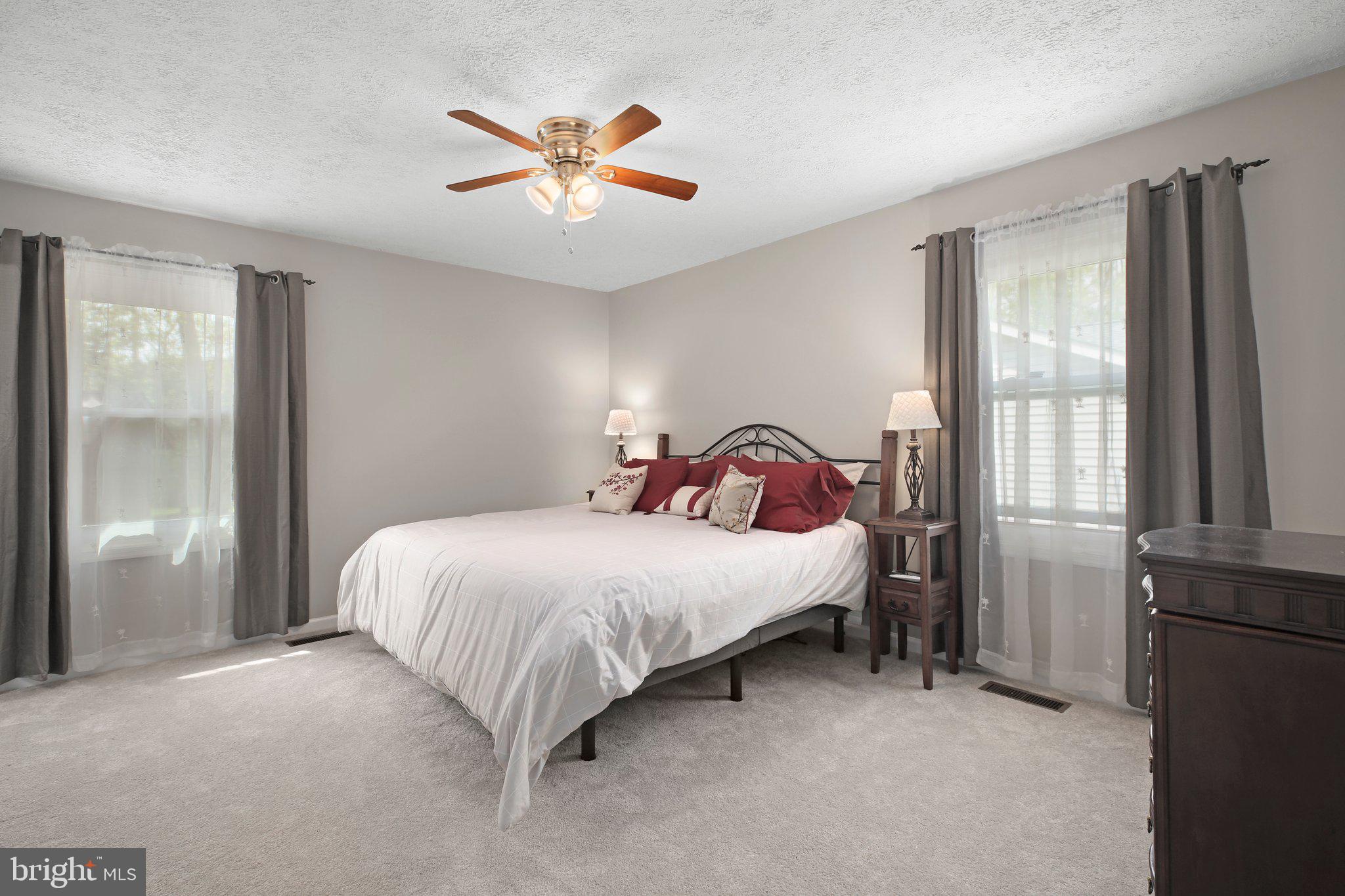 740 Lakeview Pkwy