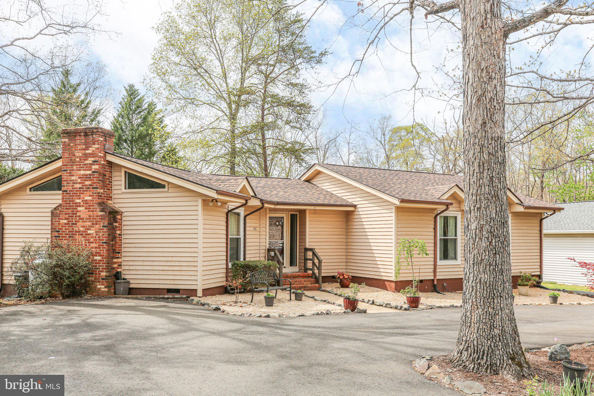 740 Lakeview Pkwy