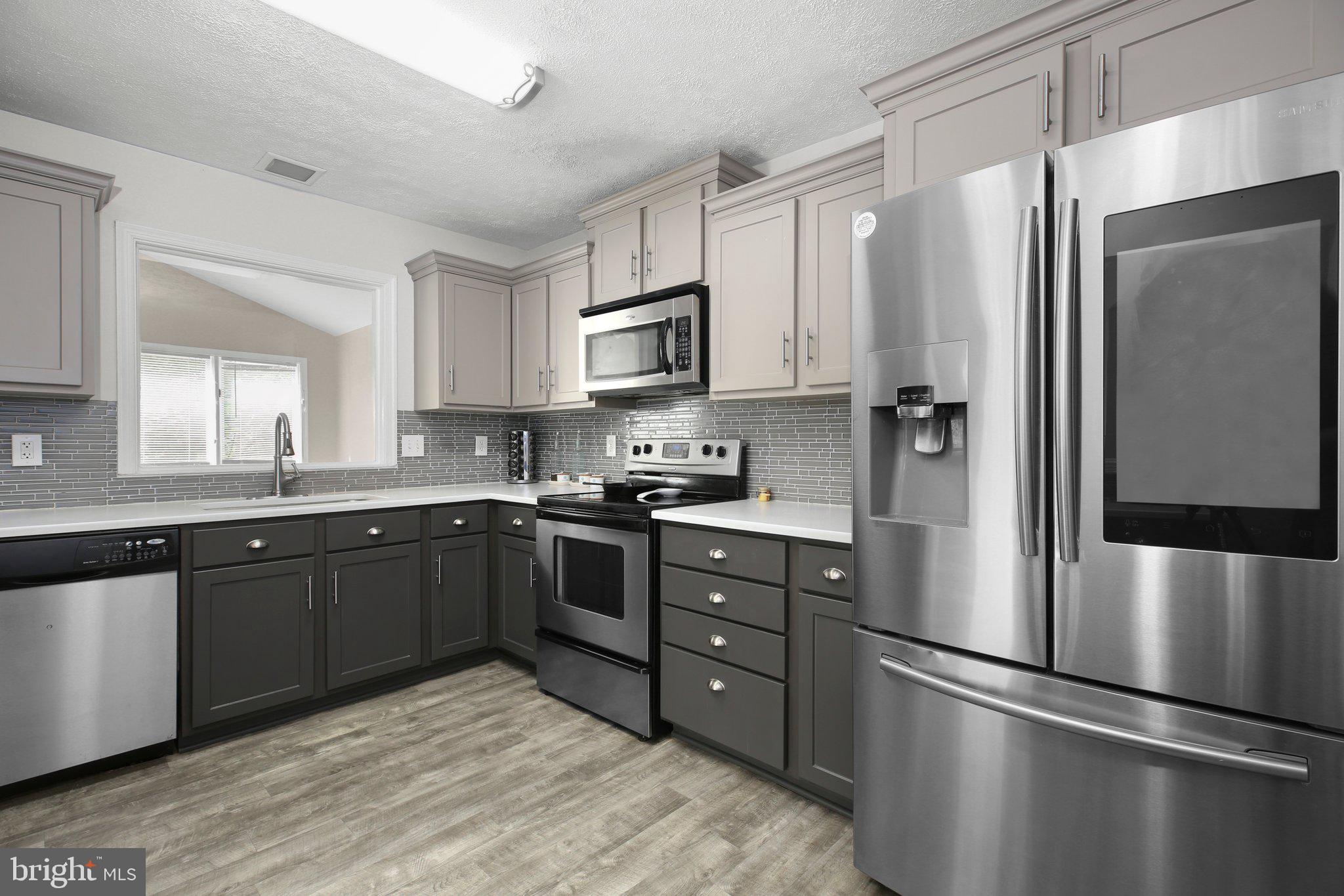 740 Lakeview Pkwy
