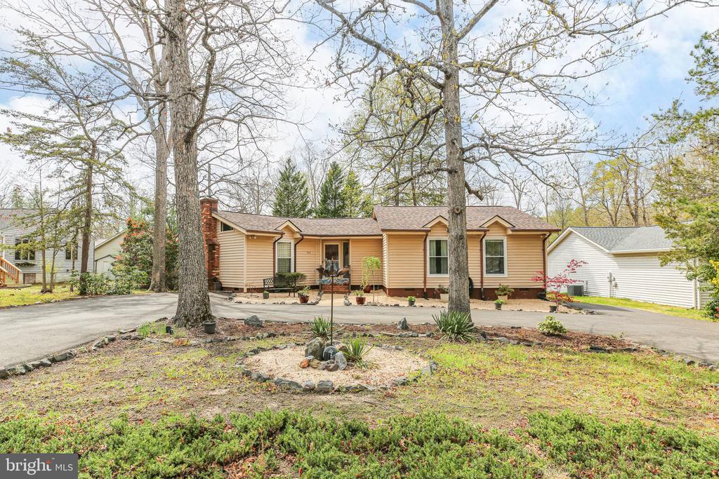 740 Lakeview Pkwy
