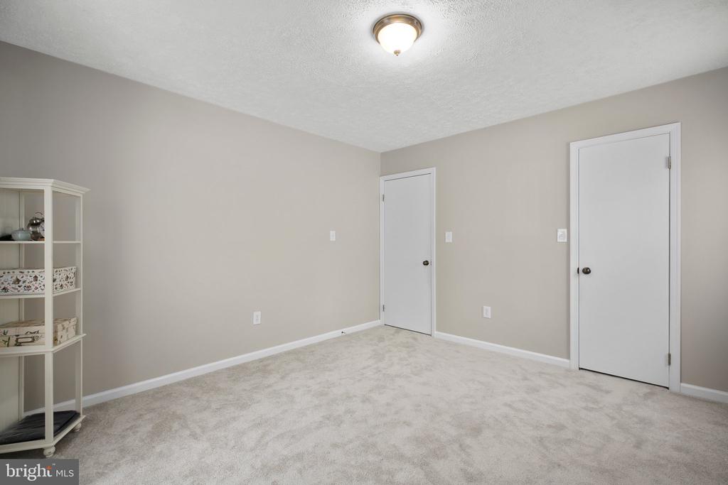 740 Lakeview Pkwy