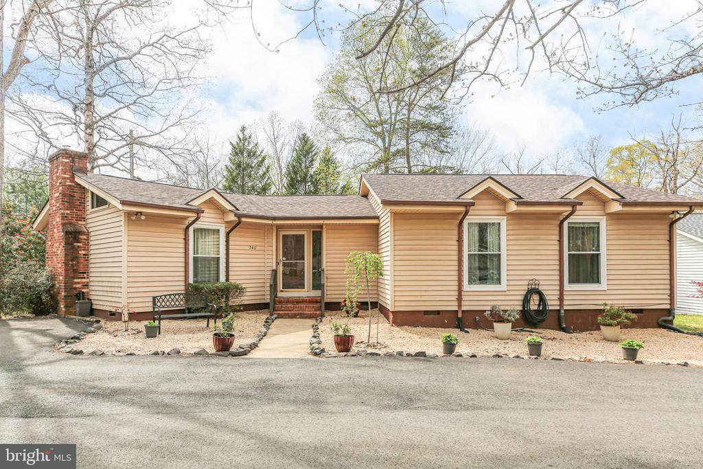 740 Lakeview Pkwy