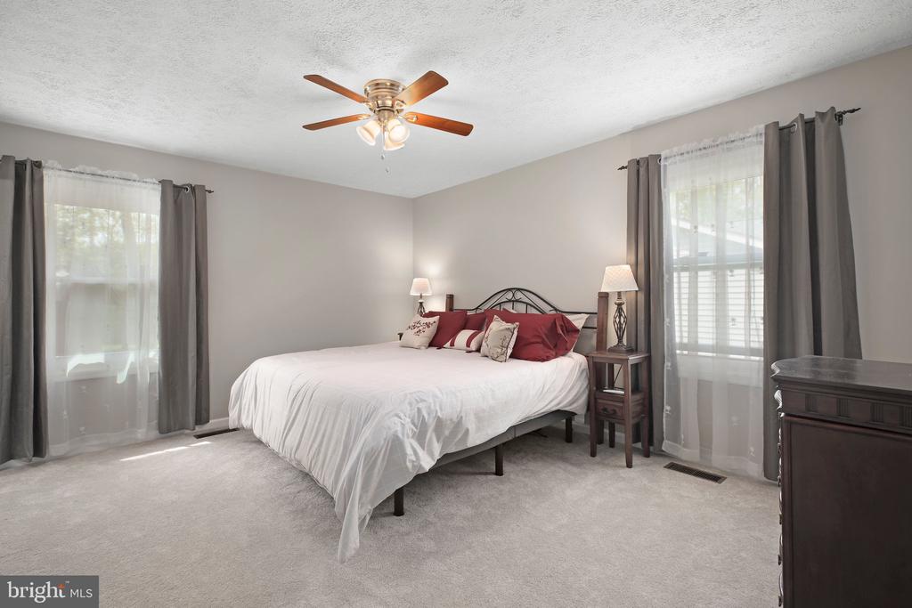 740 Lakeview Pkwy