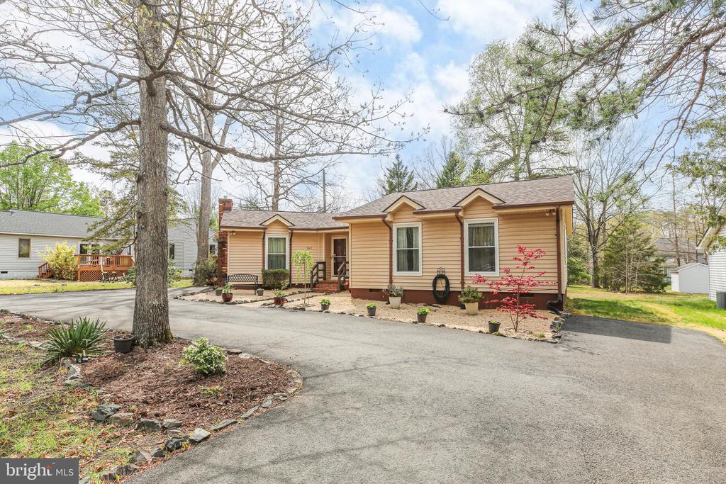740 Lakeview Pkwy