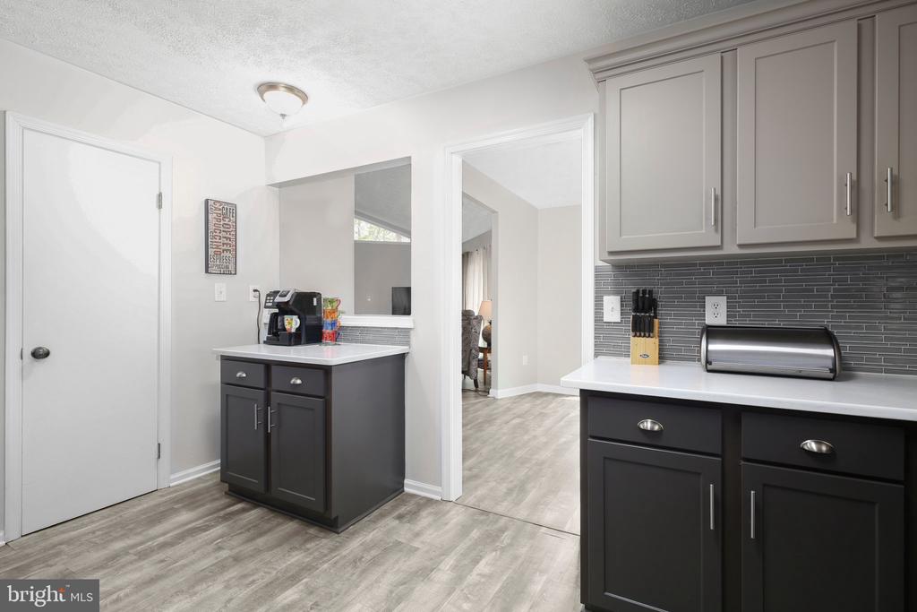 740 Lakeview Pkwy