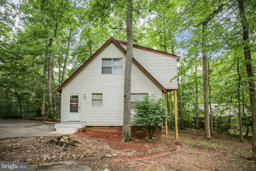 104 MONTICELLO CIRCLE