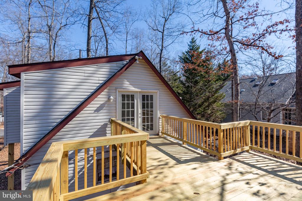 104 MONTICELLO CIRCLE