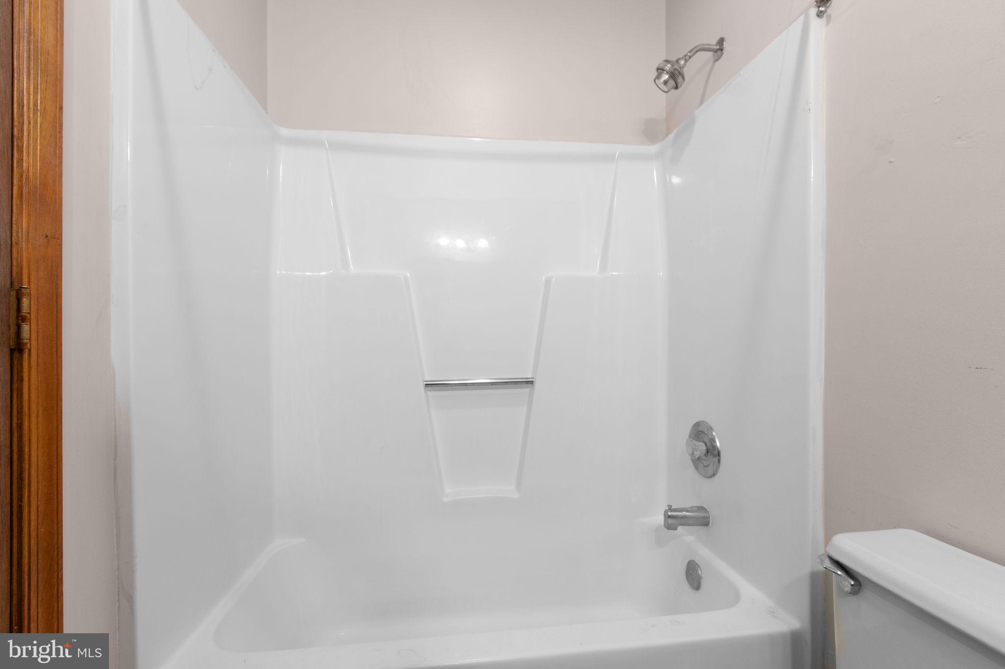 1105 LAKEVIEW PARKWAY