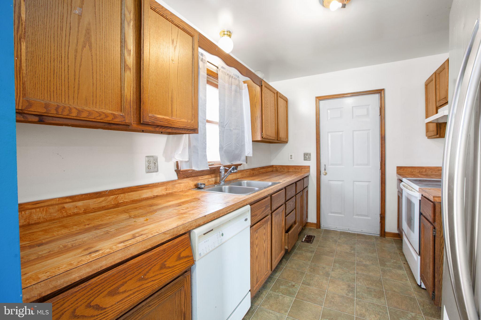 1105 LAKEVIEW PARKWAY