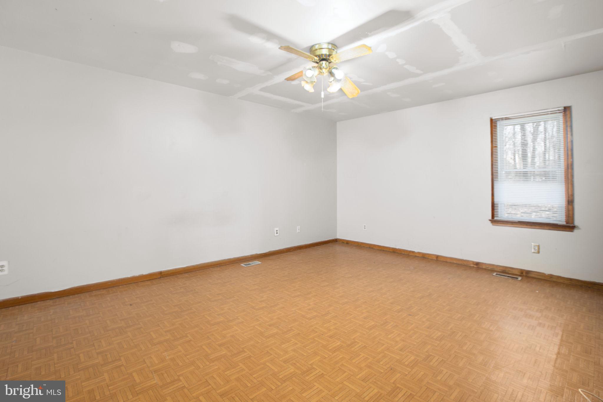 1105 LAKEVIEW PARKWAY