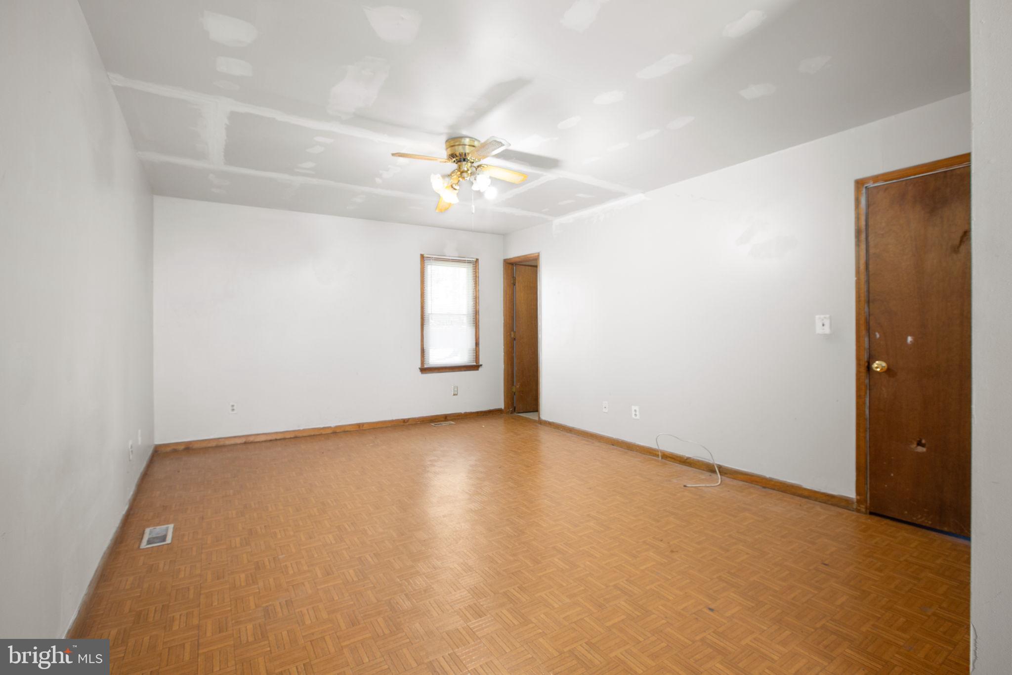 1105 LAKEVIEW PARKWAY