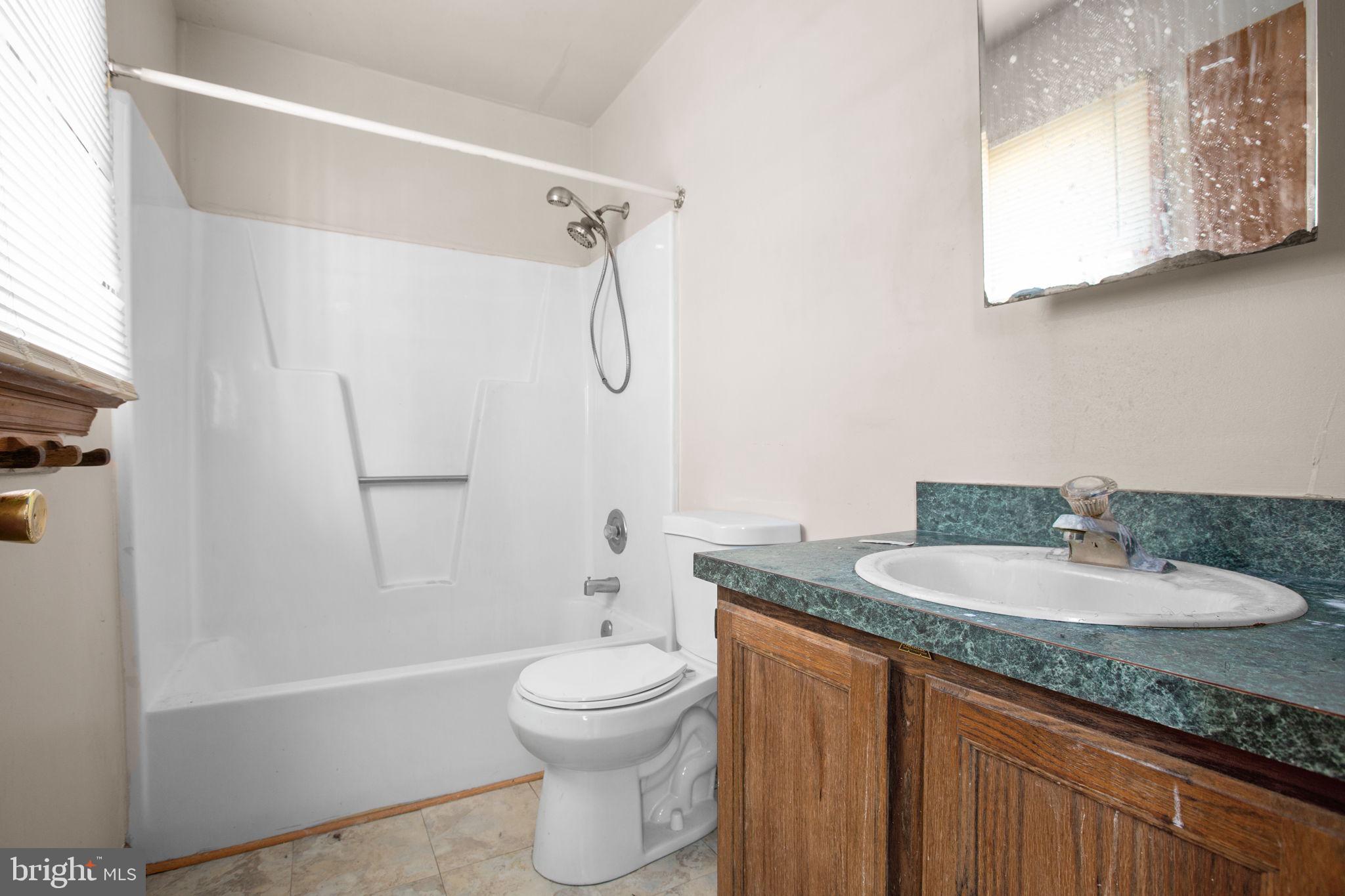 1105 LAKEVIEW PARKWAY