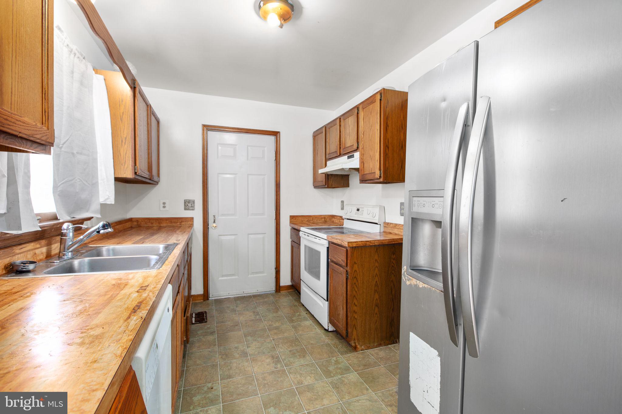 1105 LAKEVIEW PARKWAY