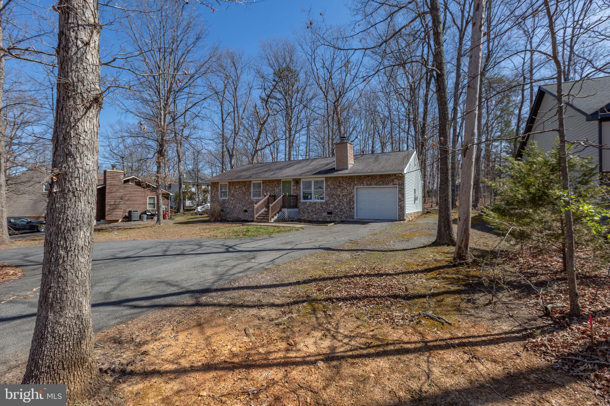 1105 LAKEVIEW PARKWAY