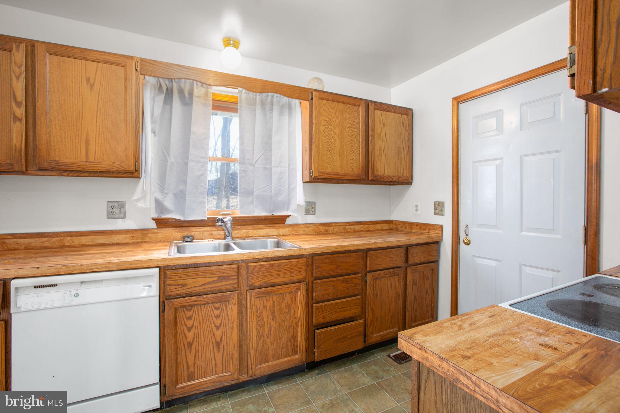 1105 LAKEVIEW PARKWAY