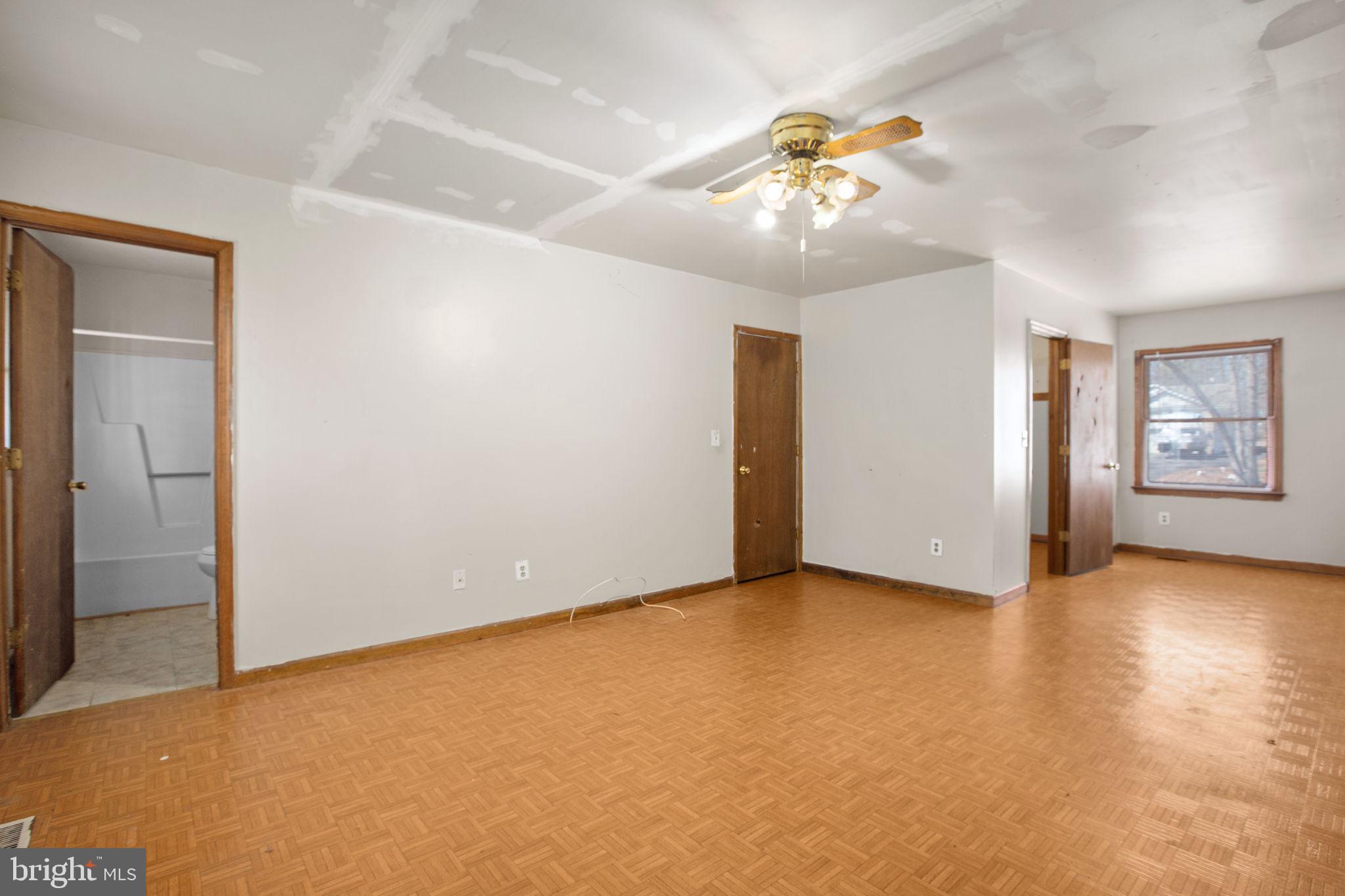 1105 LAKEVIEW PARKWAY