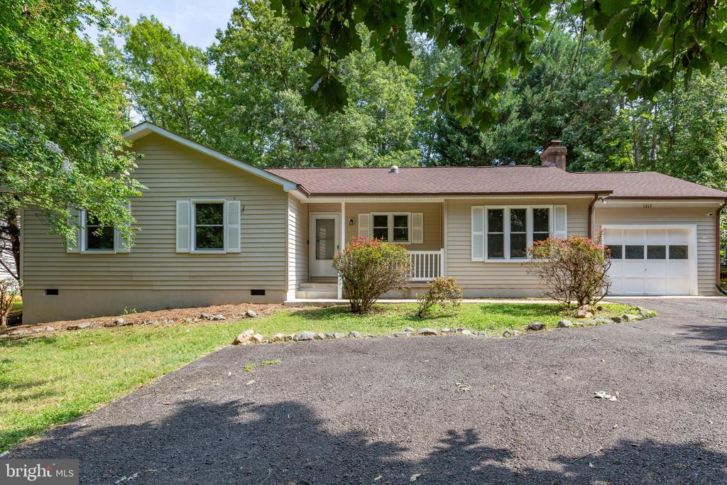 1217 LAKEVIEW PARKWAY