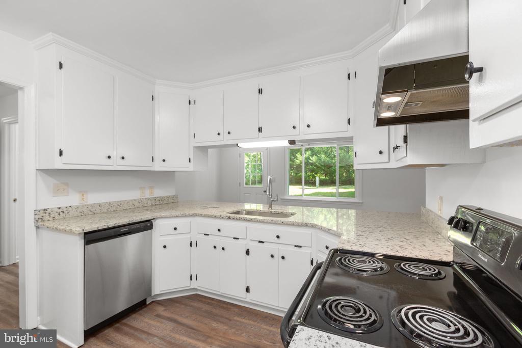 1217 LAKEVIEW PARKWAY