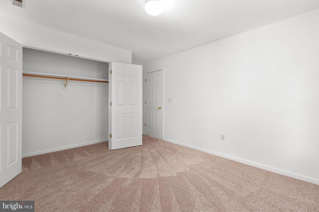 1217 LAKEVIEW PARKWAY