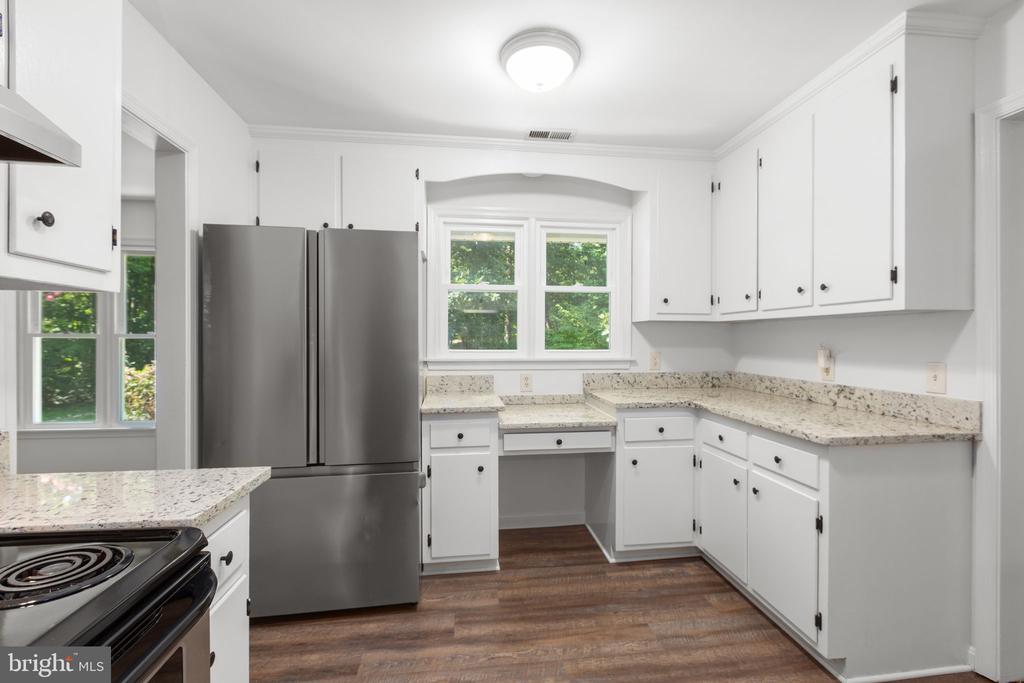 1217 LAKEVIEW PARKWAY