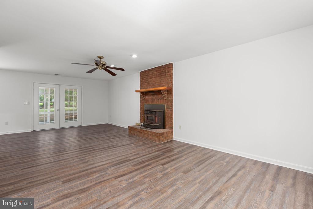 1217 LAKEVIEW PARKWAY