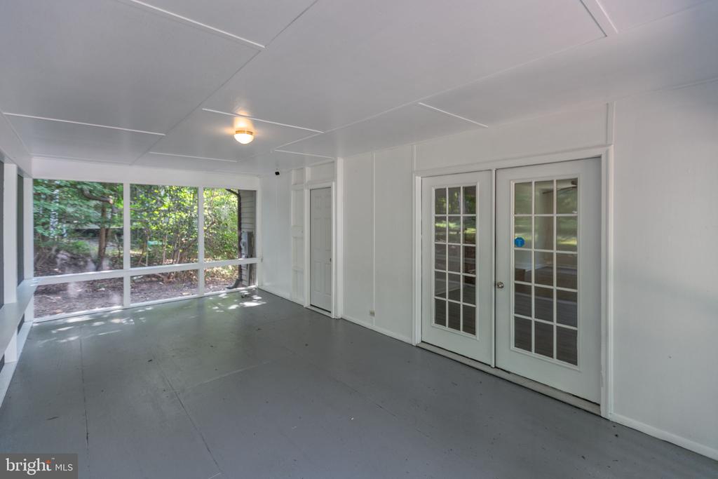 1217 LAKEVIEW PARKWAY