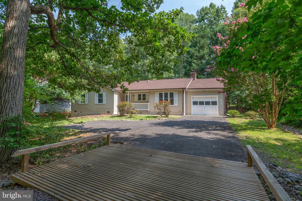 1217 LAKEVIEW PARKWAY
