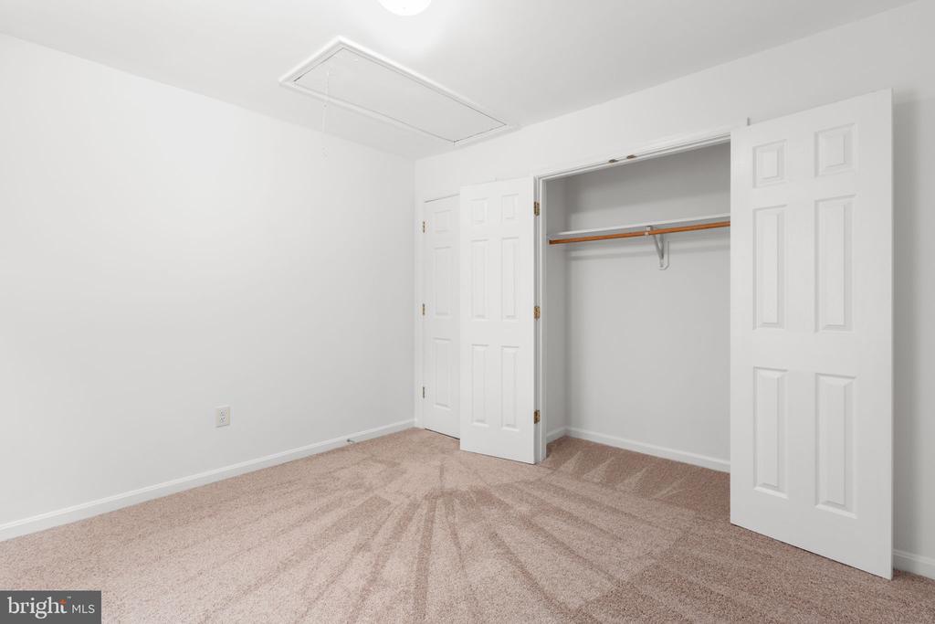 1217 LAKEVIEW PARKWAY