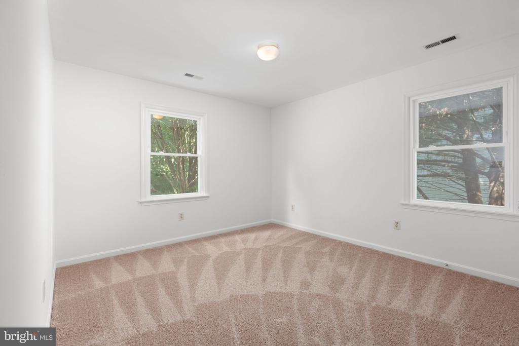 1217 LAKEVIEW PARKWAY